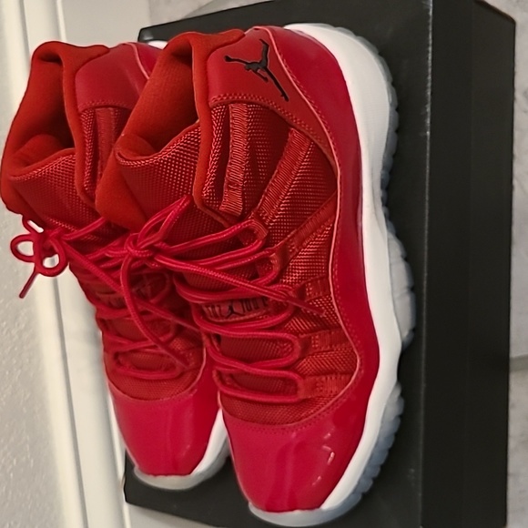 Air Jordan 11 - Picture 3 of 5